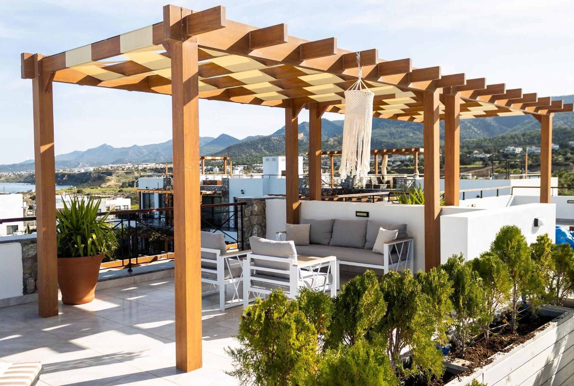 Luxurious Seafront Penthouse Apartment Kyrenia  Exterior photo
